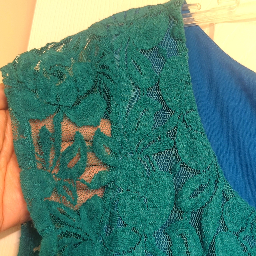 Green lace dress - Picture 3 of 5
